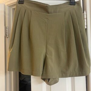 Wayre Travel Pocket Flow Short Fern Green